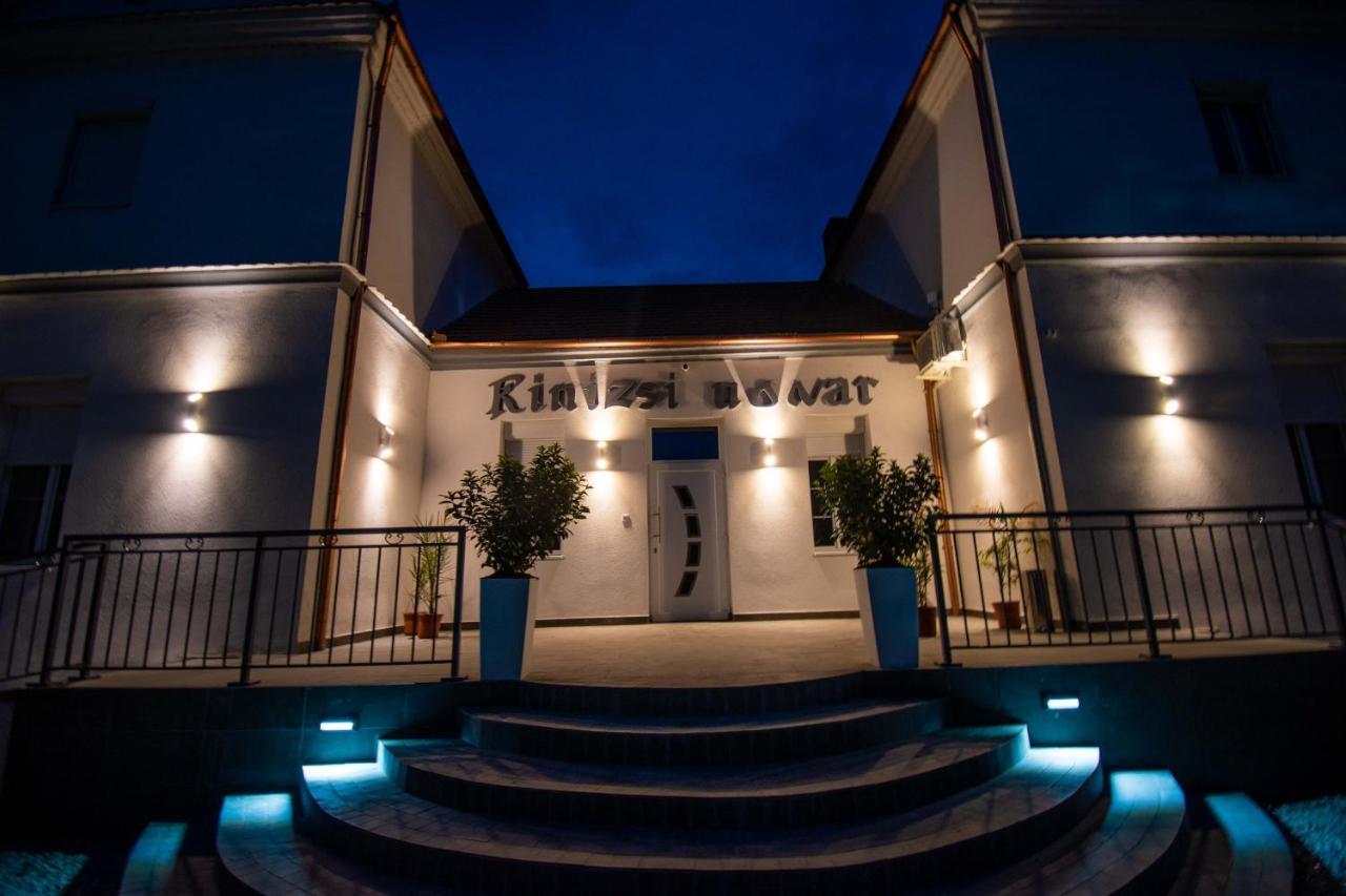 Kinizsi Udvar Apartmanhaz Balatonboglár Eksteriør bilde
