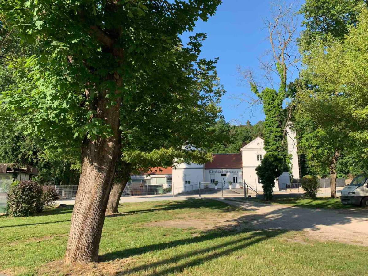 Kinizsi Udvar Apartmanhaz Balatonboglár Eksteriør bilde